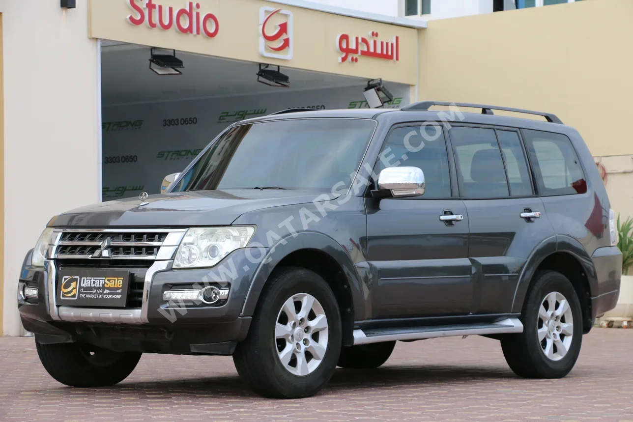 ميتسوبيشي  باجيرو  GLS  2016  اوتوماتيك  124,000 كم  6 سلندر  دفع رباعي  اس يو في  رمادي