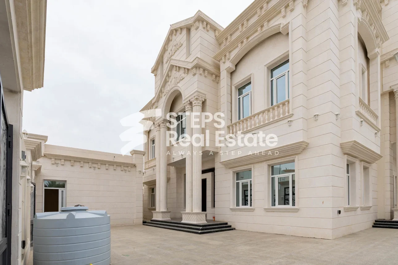 Family Residential  - Not Furnished  - Doha  - Onaiza  - 9 Bedrooms