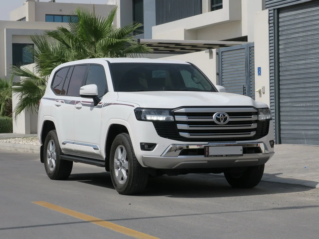 تويوتا  لاند كروزر  جي اكس ار  2025  اوتوماتيك  22,300 كم  6 سلندر  دفع رباعي  اس يو في  أبيض  تحت الضمان