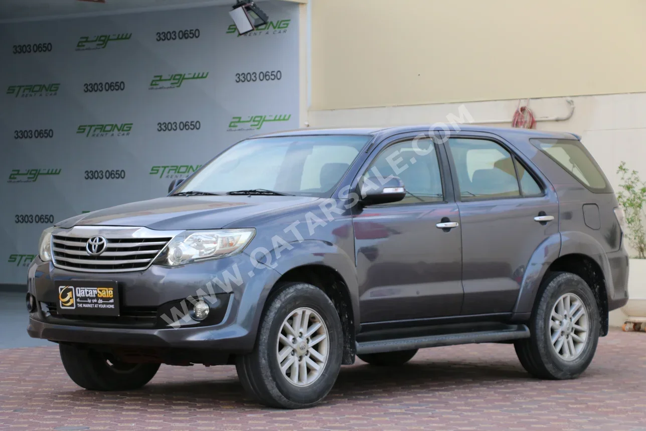 Toyota  Fortuner  SR5  2014  Automatic  400,000 Km  4 Cylinder  Four Wheel Drive (4WD)  SUV  Gray