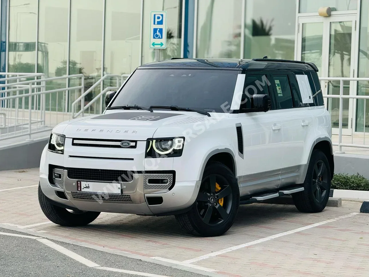 Land Rover  Defender  110 HSE  2023  Automatic  84,000 Km  6 Cylinder  Four Wheel Drive (4WD)  SUV  White  With Warranty