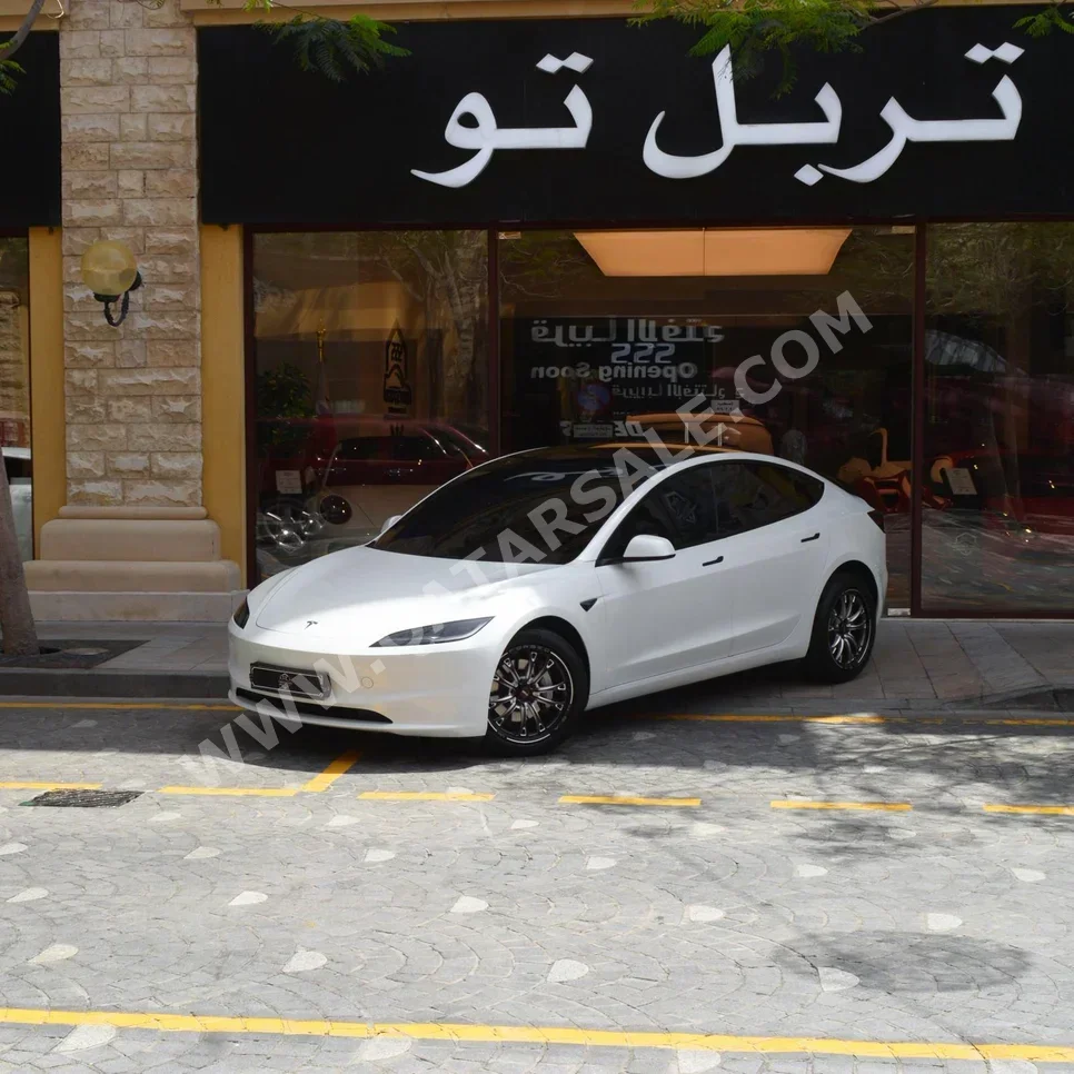 تسلا  مودل 3  لونج راينج  2025  اوتوماتيك  18,900 كم  0 سلندر  دفع كلي مستمر  سيدان  أبيض  تحت الضمان