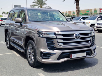 Toyota  Land Cruiser  GXR  2024  Automatic  30,000 Km  6 Cylinder  Four Wheel Drive (4WD)  SUV  Gray  With Warranty