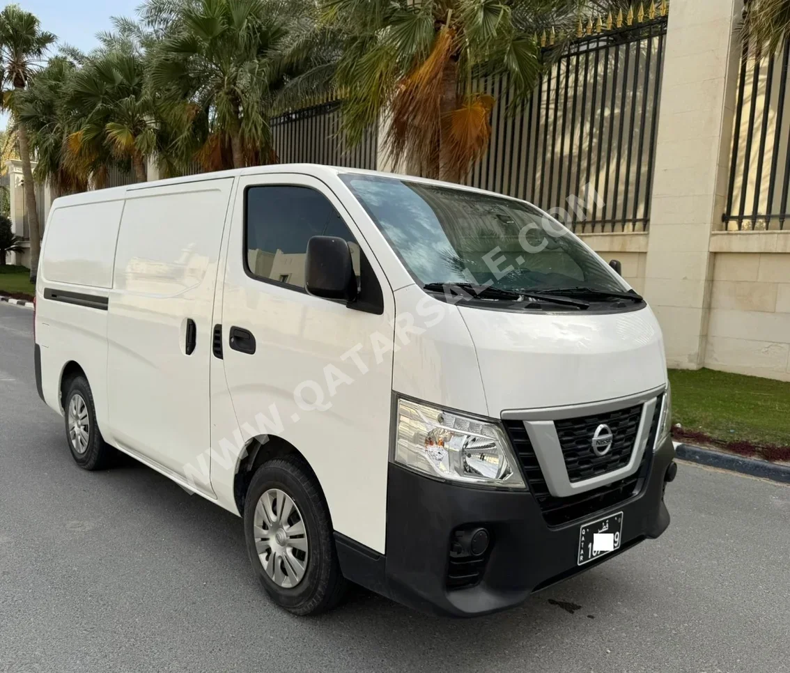 نيسان  أورفان  فان  أبيض  2022