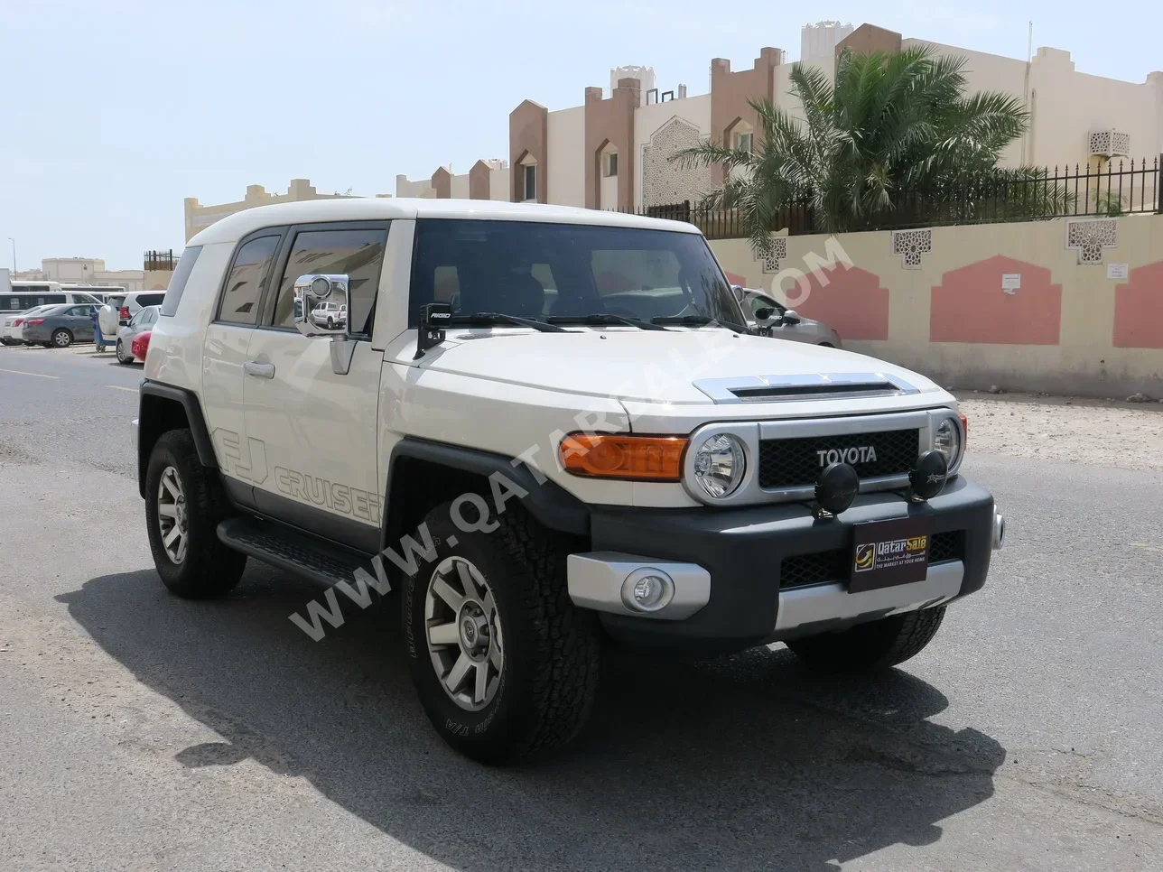 تويوتا  إف جي كروزر  2016  اوتوماتيك  270,000 كم  6 سلندر  دفع رباعي  اس يو في  أبيض