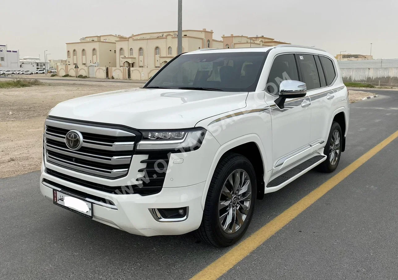 Toyota  Land Cruiser  VXR Twin Turbo  2023  Automatic  82,000 Km  6 Cylinder  Four Wheel Drive (4WD)  SUV  White  With Warranty