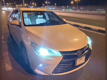 Toyota  Camry  2016  Automatic  167,000 Km  4 Cylinder  Front Wheel Drive (FWD)  Sedan  White