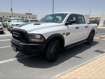 دودج  رام  1500  2023  اوتوماتيك  125,000 كم  8 سلندر  دفع رباعي  بيكب  أبيض