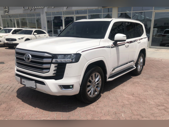 تويوتا  لاند كروزر  جي اكس  2022  اوتوماتيك  214,000 كم  6 سلندر  دفع رباعي  اس يو في  أبيض