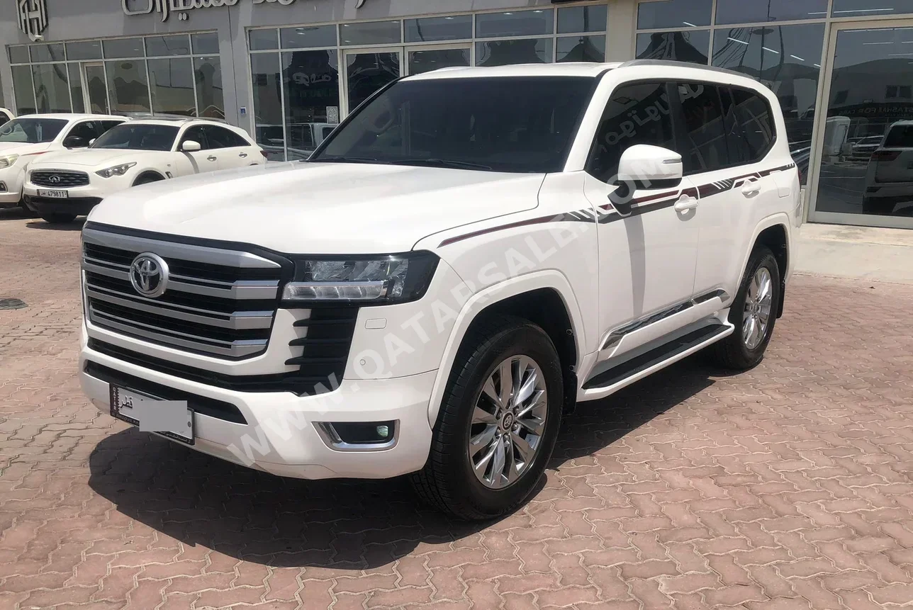 تويوتا  لاند كروزر  جي اكس  2022  اوتوماتيك  214,000 كم  6 سلندر  دفع رباعي  اس يو في  أبيض