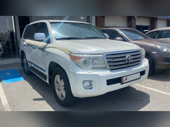 تويوتا  لاند كروزر  في اكس ار  2013  اوتوماتيك  380,000 كم  8 سلندر  دفع رباعي  اس يو في  أبيض