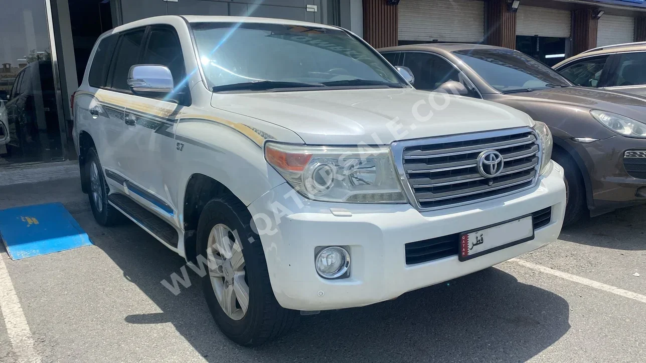 Toyota  Land Cruiser  VXR  2013  Automatic  380,000 Km  8 Cylinder  Four Wheel Drive (4WD)  SUV  White