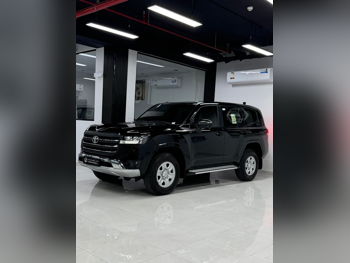 تويوتا  لاند كروزر  جي اكس  2025  اوتوماتيك  28,000 كم  6 سلندر  دفع رباعي  اس يو في  أسود  تحت الضمان