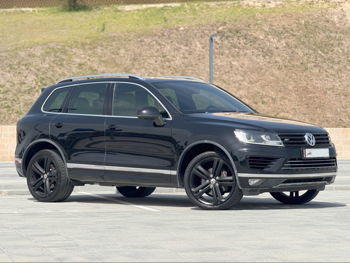 Volkswagen  Touareg  R line  2015  Automatic  107,000 Km  6 Cylinder  All Wheel Drive (AWD)  SUV  Black