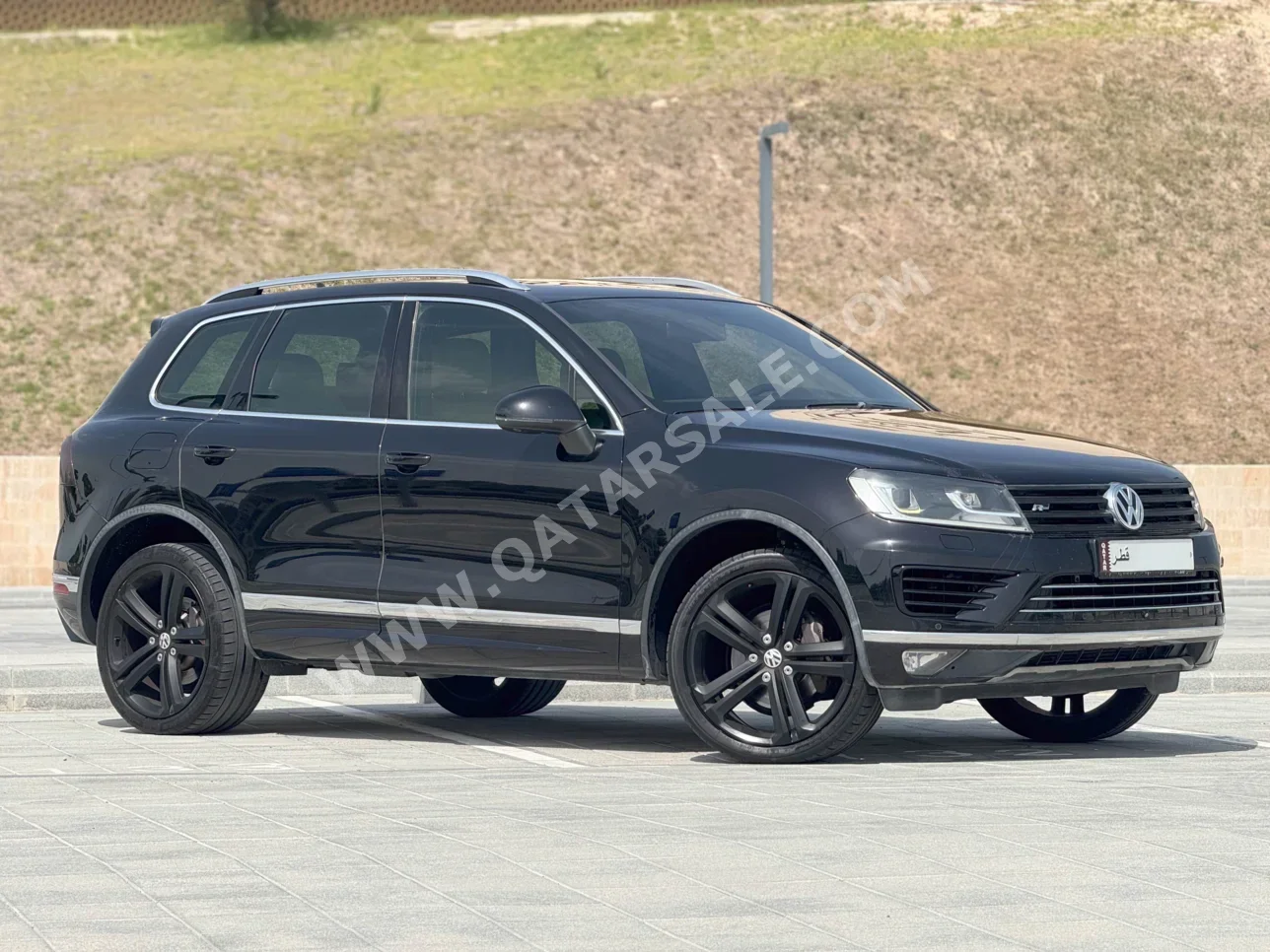 Volkswagen  Touareg  R line  2015  Automatic  107,000 Km  6 Cylinder  All Wheel Drive (AWD)  SUV  Black
