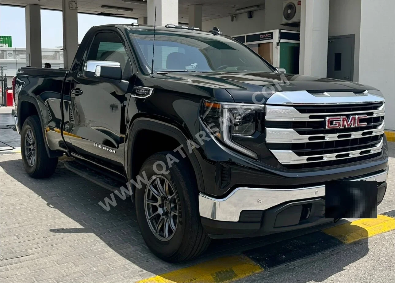 جي ام سي  سييرا  اس ال اي  2025  اوتوماتيك  27,000 كم  8 سلندر  دفع رباعي  بيكب  أسود  تحت الضمان