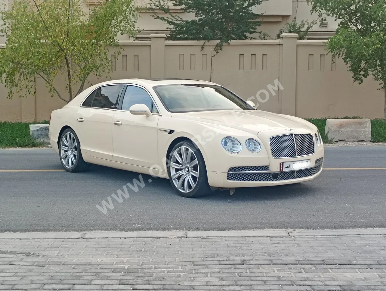 Bentley  Continental  Flying Spur  2014  Automatic  54,000 Km  12 Cylinder  All Wheel Drive (AWD)  Sedan  Beige