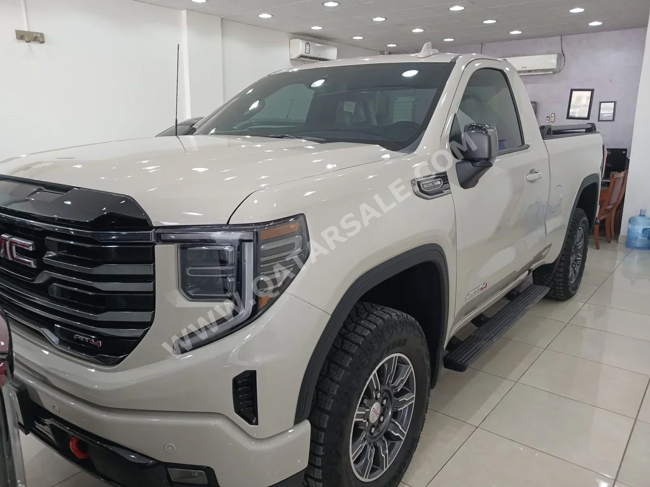 GMC  Sierra  2026  Automatic  2,000 Km  8 Cylinder  Four Wheel Drive (4WD)  Pick Up  White  With Warranty