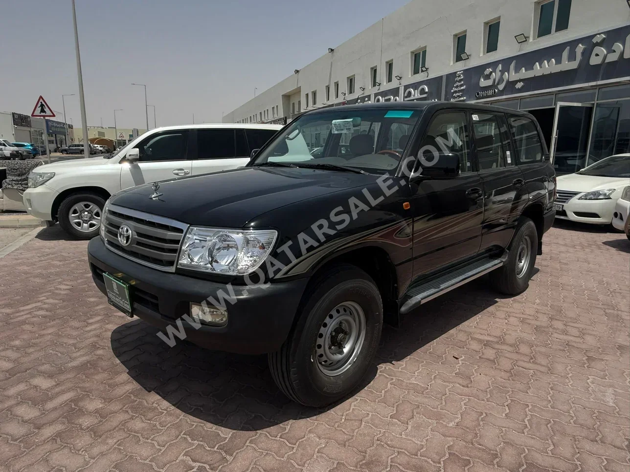 تويوتا  لاند كروزر  جي اكس  2006  عادي  213,000 كم  6 سلندر  دفع رباعي  اس يو في  أسود