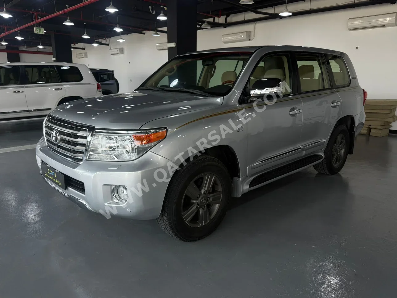 Toyota  Land Cruiser  VXR  2015  Automatic  300,000 Km  8 Cylinder  Four Wheel Drive (4WD)  SUV  Silver