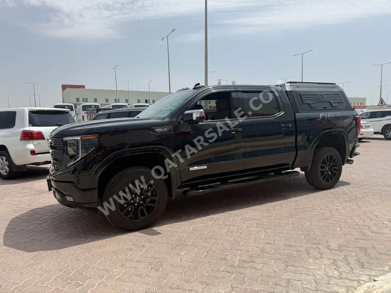 جي ام سي  سييرا  اليفيشن  2024  اوتوماتيك  17,000 كم  8 سلندر  دفع رباعي  بيكب  أسود  تحت الضمان