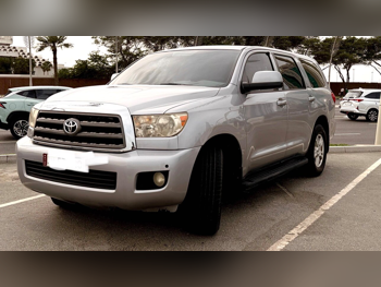 Toyota  Sequoia  SR5  2013  Automatic  420,000 Km  8 Cylinder  Four Wheel Drive (4WD)  SUV  Gray