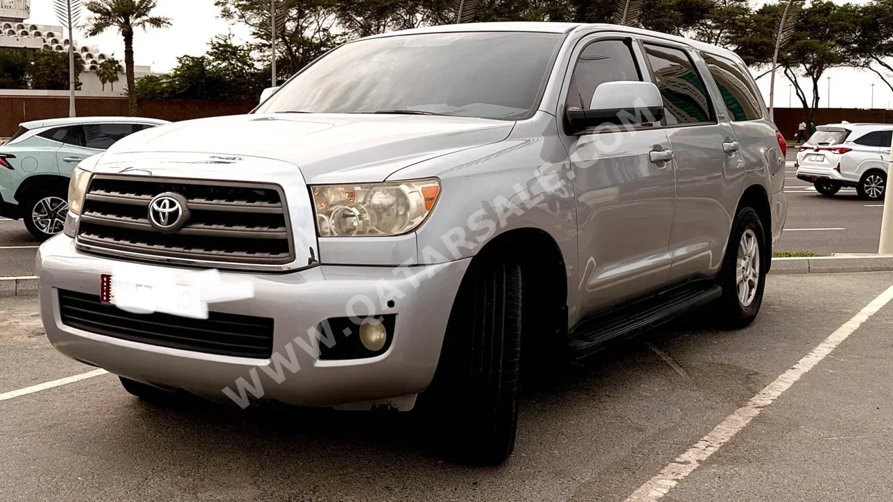 تويوتا  سكويا  اس ار 5  2013  اوتوماتيك  420,000 كم  8 سلندر  دفع رباعي  اس يو في  رمادي