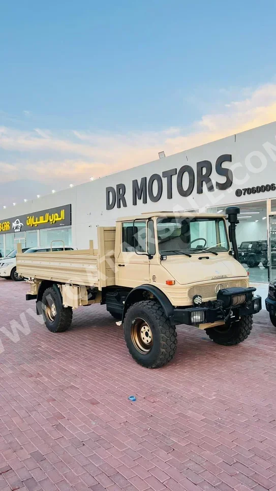 Mercedes-Benz  Unimog  1993  Manual  18,000 Km  6 Cylinder  Four Wheel Drive (4WD)  Pick Up  Beige