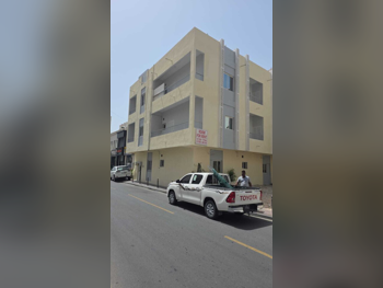 مباني ,ابراج ومجمعات - تجارية  - الدوحة  - نجمة  للبيع