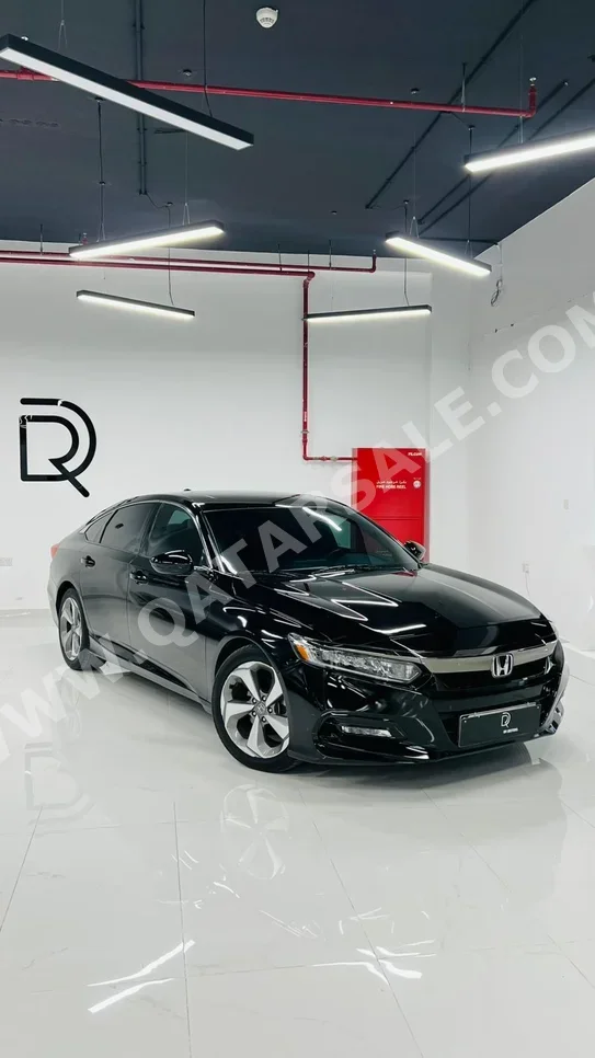 هوندا  اكورد  2020  اوتوماتيك  127,000 كم  4 سلندر  دفع خلفي  سيدان  أسود