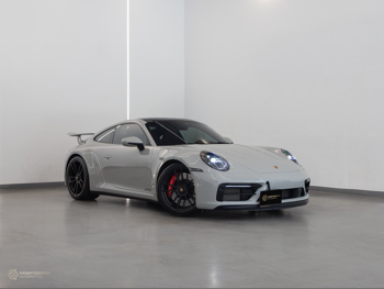 بورش  911  كاريرا جي تي اس  2023  اوتوماتيك  15,000 كم  6 سلندر  دفع كلي مستمر  كوبيه \ سبورت  رمادي  تحت الضمان