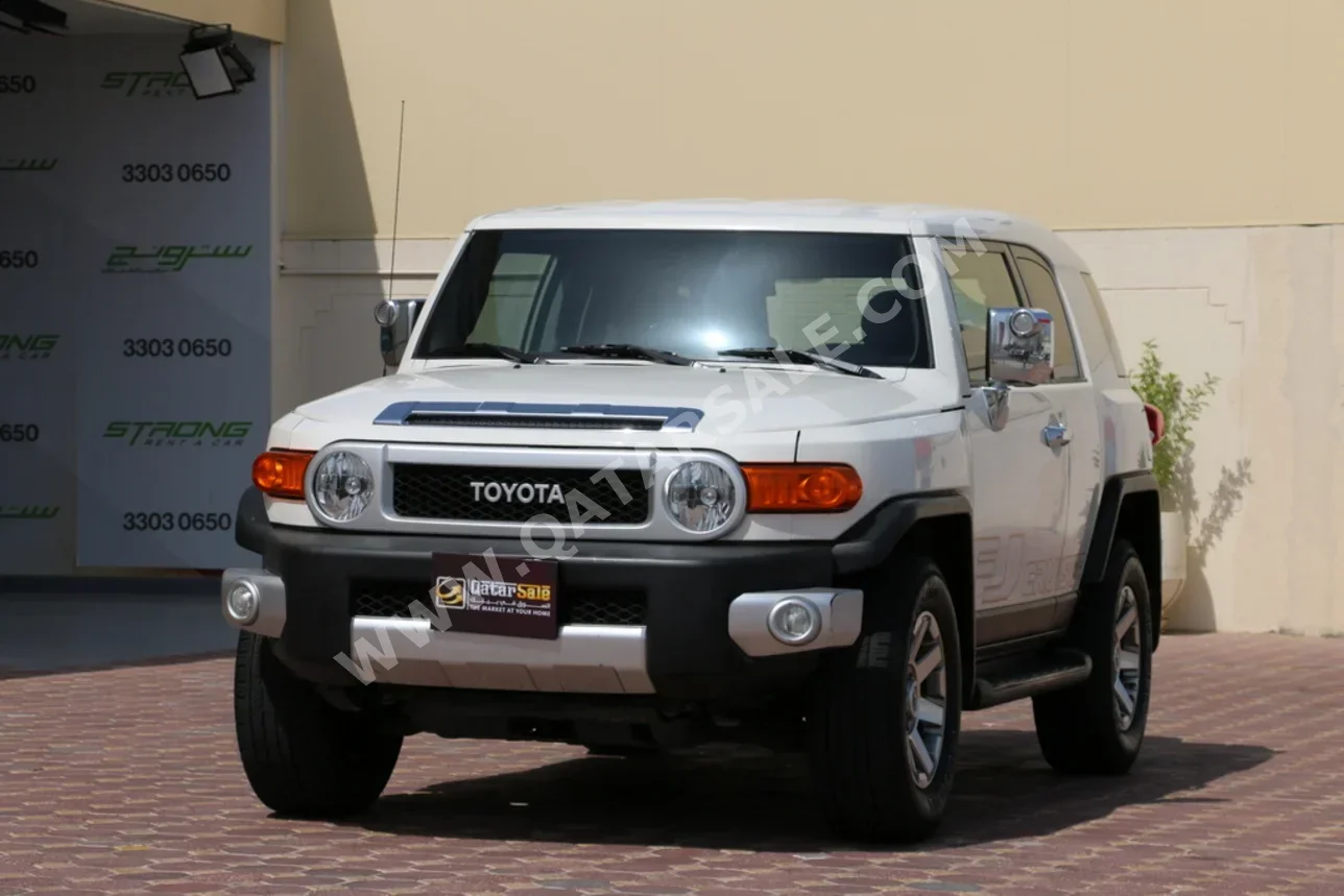 Toyota  FJ Cruiser  2019  Automatic  186,000 Km  6 Cylinder  Four Wheel Drive (4WD)  SUV  White