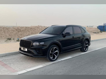 بنتلي  بينتايجا  2022  اوتوماتيك  38,000 كم  8 سلندر  دفع رباعي  اس يو في  أسود  تحت الضمان