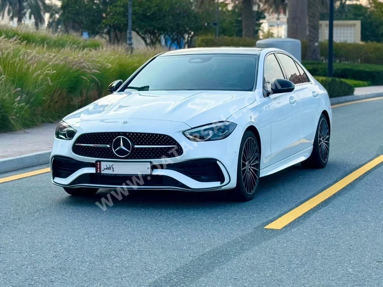 مرسيدس - بنز  سي - كلاس  200  2022  اوتوماتيك  80,000 كم  4 سلندر  دفع خلفي  سيدان  أبيض  تحت الضمان