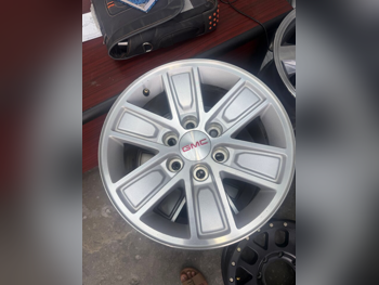 رنقات العجلات جي ام سي  الألومنيوم \  17 بوصة  فضي  2021  2  4  4