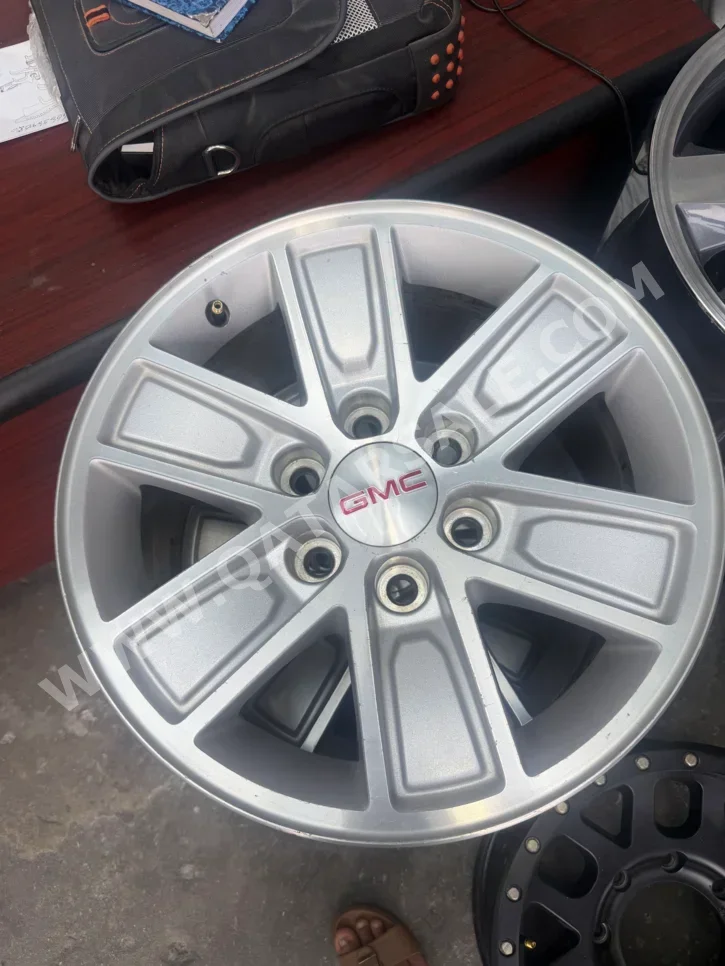 رنقات العجلات جي ام سي  الألومنيوم \  17 بوصة  فضي  2021  2  4  4