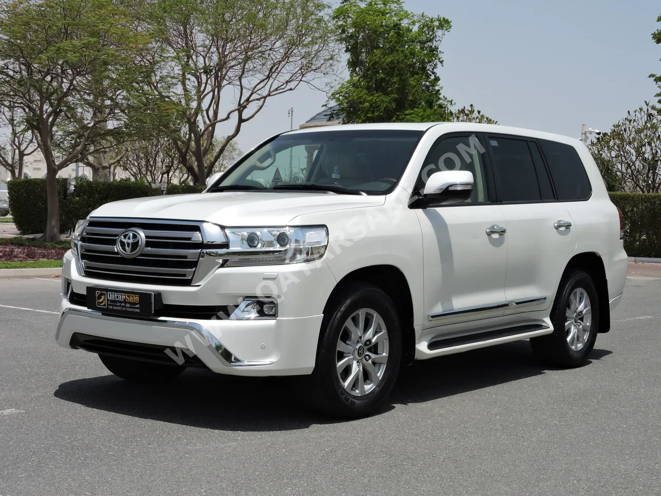 Toyota  Land Cruiser  GXR  2017  Automatic  144,000 Km  8 Cylinder  Four Wheel Drive (4WD)  SUV  White