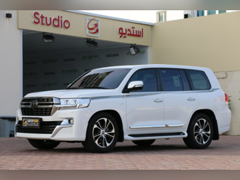 تويوتا  لاند كروزر  في اكس ار  2021  اوتوماتيك  99,000 كم  8 سلندر  دفع رباعي  اس يو في  أبيض