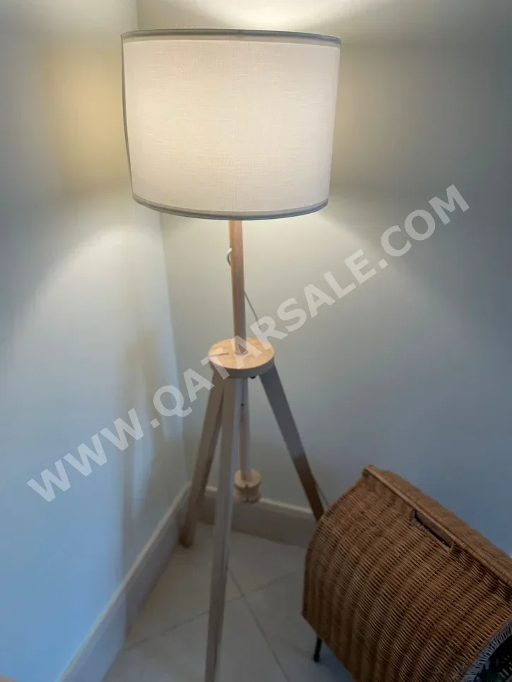 الإضاءة - مصابيح الطاولة والأرضية  - اللون البيج