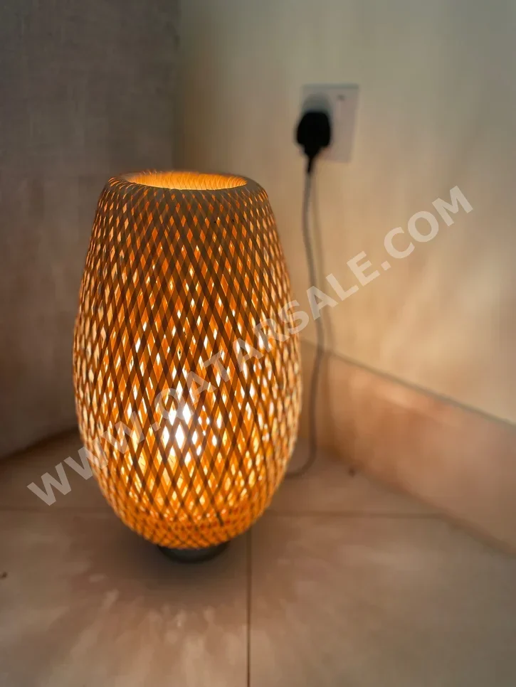 الإضاءة - مصابيح الطاولة والأرضية  - اللون البيج