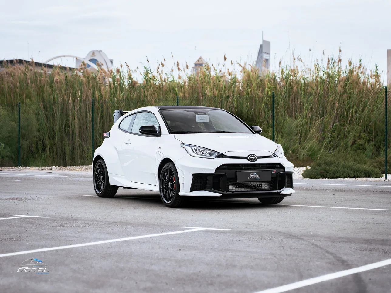 تويوتا  ياريس  جي ار  2026  اوتوماتيك  1,300 كم  3 سلندر  دفع رباعي  هاتشباك  أبيض  تحت الضمان