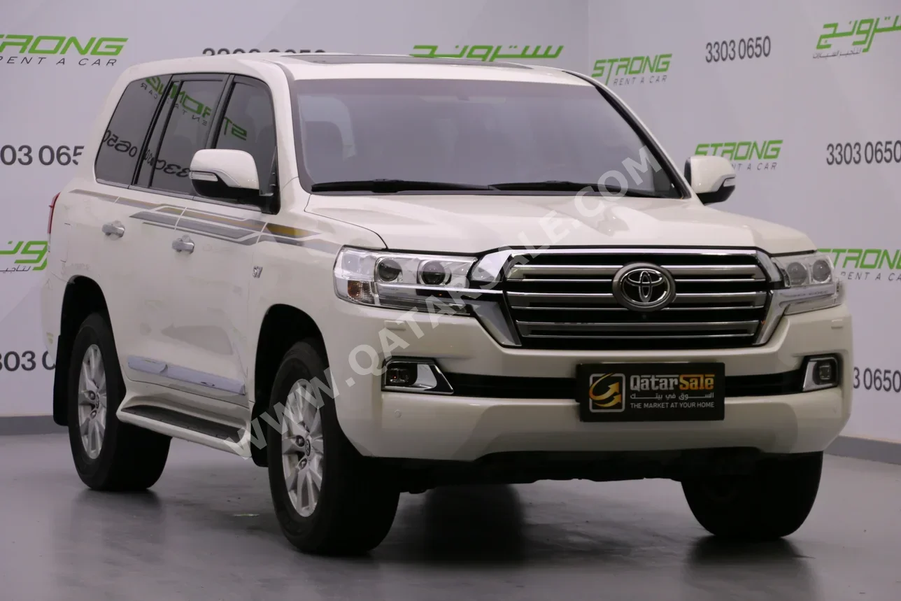 تويوتا  لاند كروزر  في اكس ار  2018  اوتوماتيك  150,000 كم  8 سلندر  دفع رباعي  اس يو في  أبيض