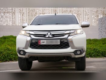 Mitsubishi  Pajero  Montero Sport  2017  Automatic  169,000 Km  6 Cylinder  Four Wheel Drive (4WD)  SUV  White