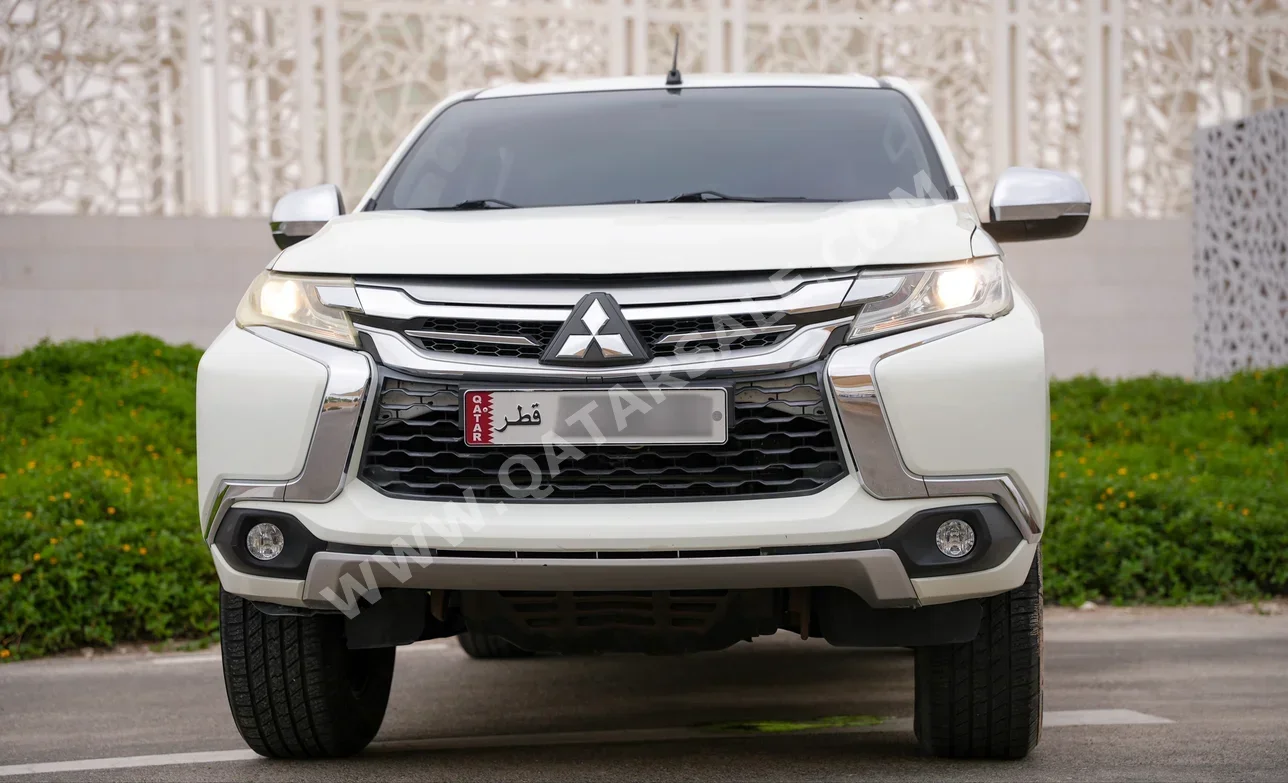 Mitsubishi  Pajero  Montero Sport  2017  Automatic  169,000 Km  6 Cylinder  Four Wheel Drive (4WD)  SUV  White