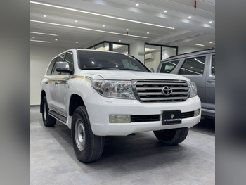 تويوتا  لاند كروزر  في اكس ار  2009  اوتوماتيك  282,000 كم  8 سلندر  دفع رباعي  اس يو في  أبيض