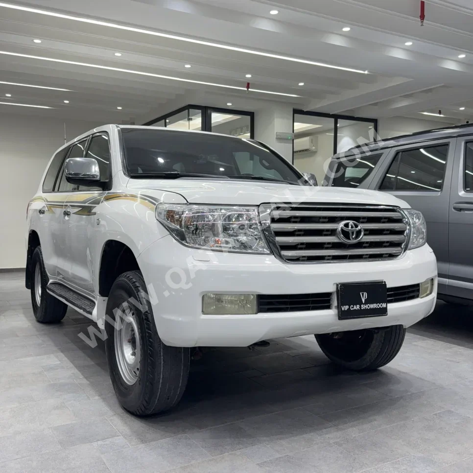 تويوتا  لاند كروزر  في اكس ار  2009  اوتوماتيك  282,000 كم  8 سلندر  دفع رباعي  اس يو في  أبيض