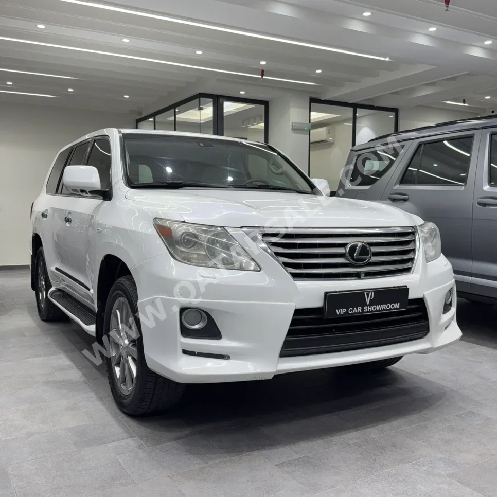 Lexus  LX  570  2009  Automatic  445,000 Km  8 Cylinder  Four Wheel Drive (4WD)  SUV  White