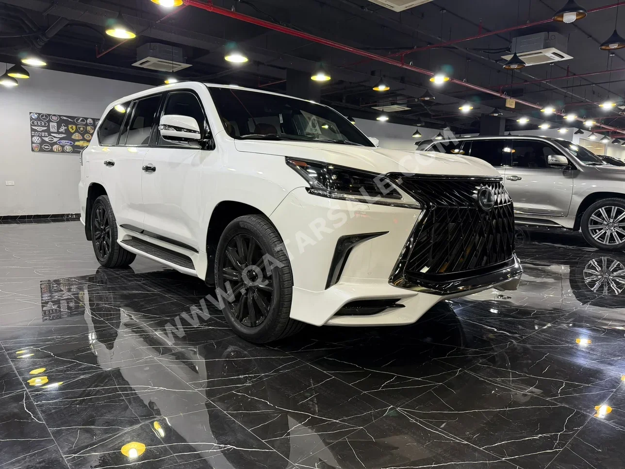 Lexus  LX  570  2017  Automatic  270,000 Km  8 Cylinder  Four Wheel Drive (4WD)  SUV  White  With Warranty