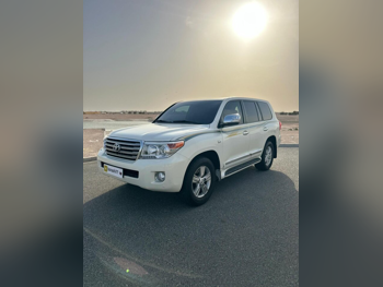 تويوتا  لاند كروزر  في اكس ار  2012  اوتوماتيك  432,555 كم  8 سلندر  دفع رباعي  اس يو في  أبيض