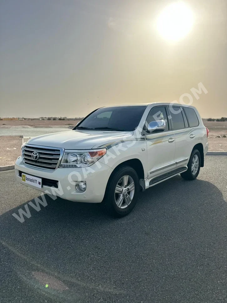 Toyota  Land Cruiser  VXR  2012  Automatic  432,555 Km  8 Cylinder  Four Wheel Drive (4WD)  SUV  White